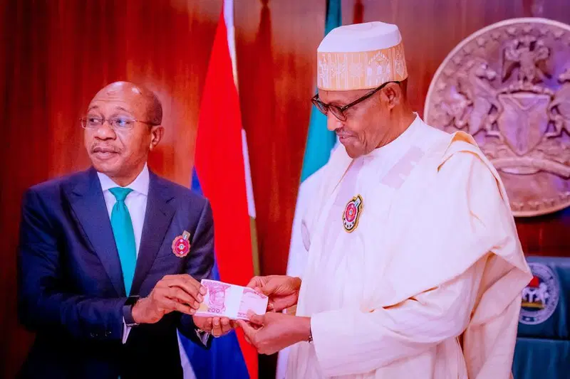 Godwin Emefiele and Muhammadu Buhari 897x598 1