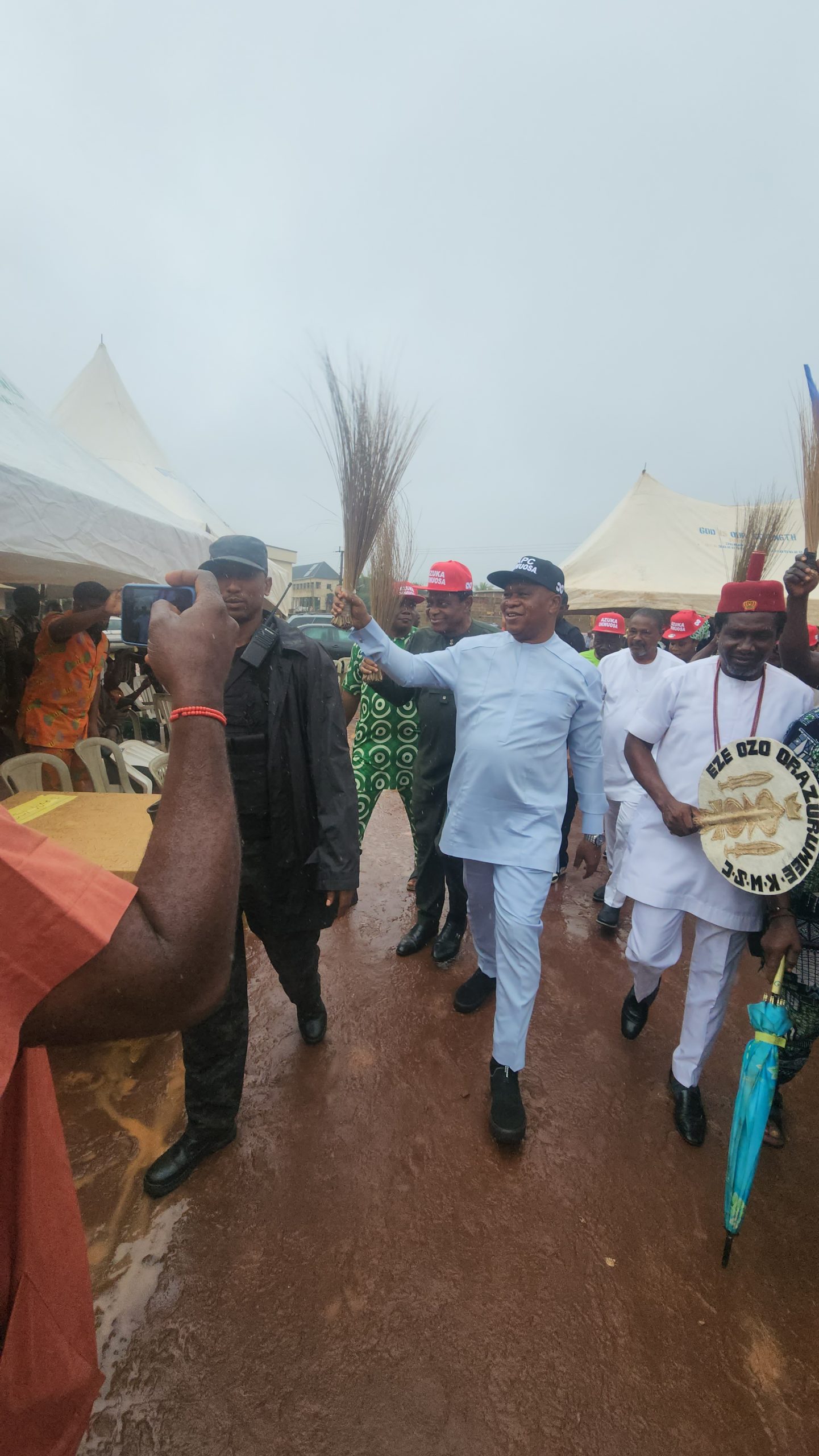 Massive Turnout as APC Senatorial Candidate Azuka Okwuosa Visits Aguata Amidst Heavy Rainfall