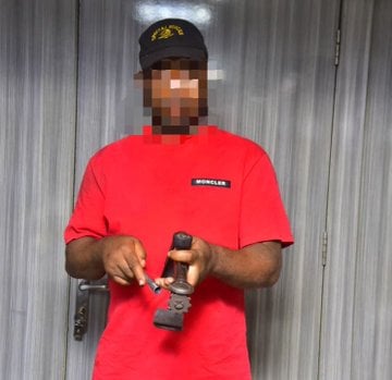 arrested suspect of stealing luxury cars