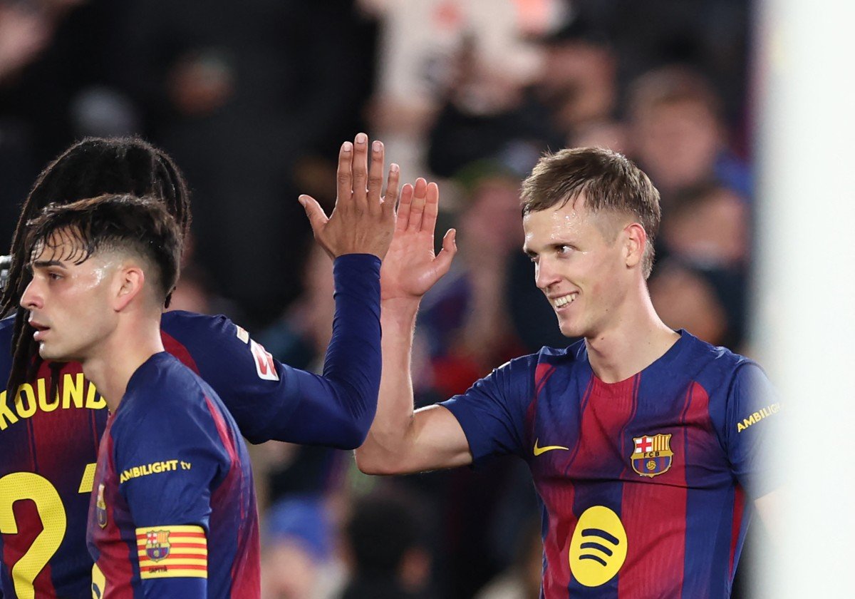 Olmo Scores Twice as Barcelona Defeat Alaves 3-1 in La Liga