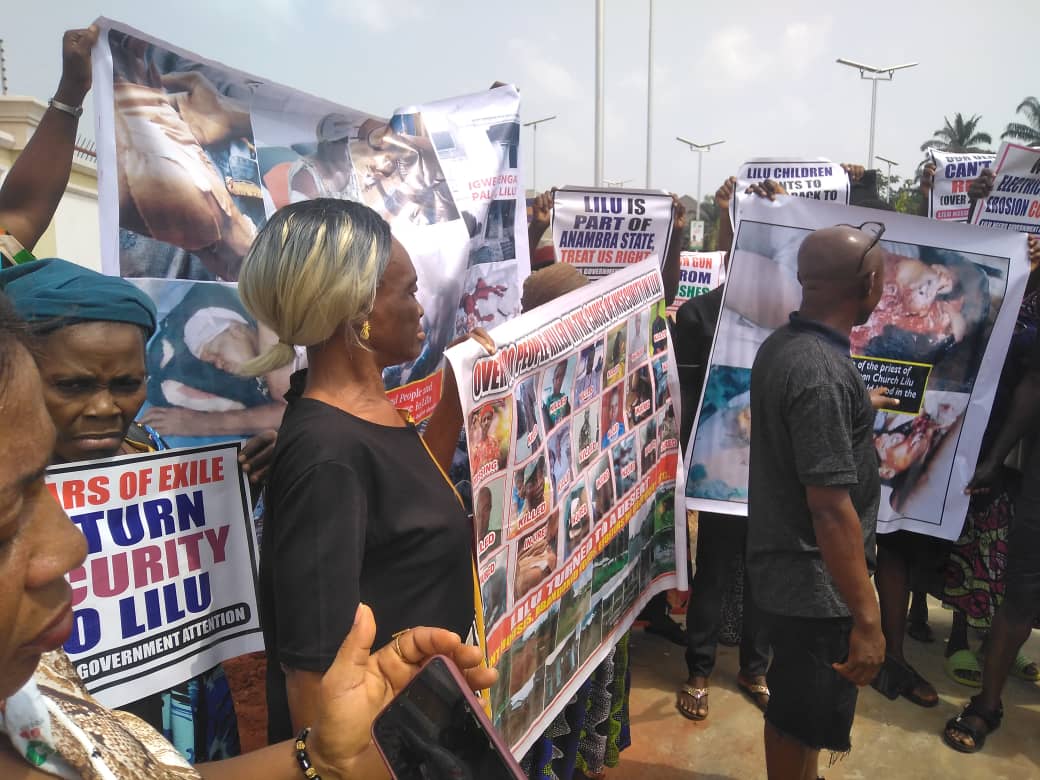 Community in Anambra stages protest against rising killings, calls on governor